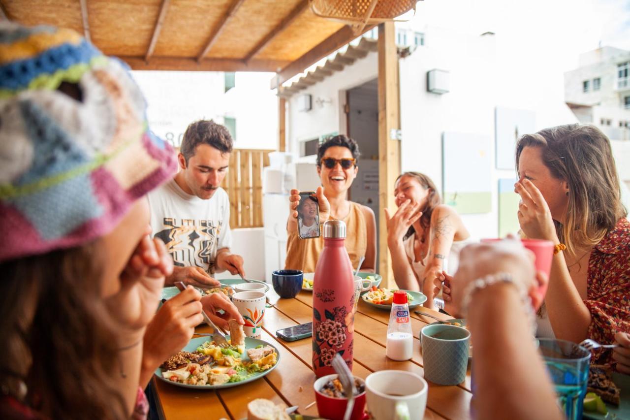 لاس بالماس دي غران كاناريا La Ventana Azul Surf Hostel المظهر الخارجي الصورة