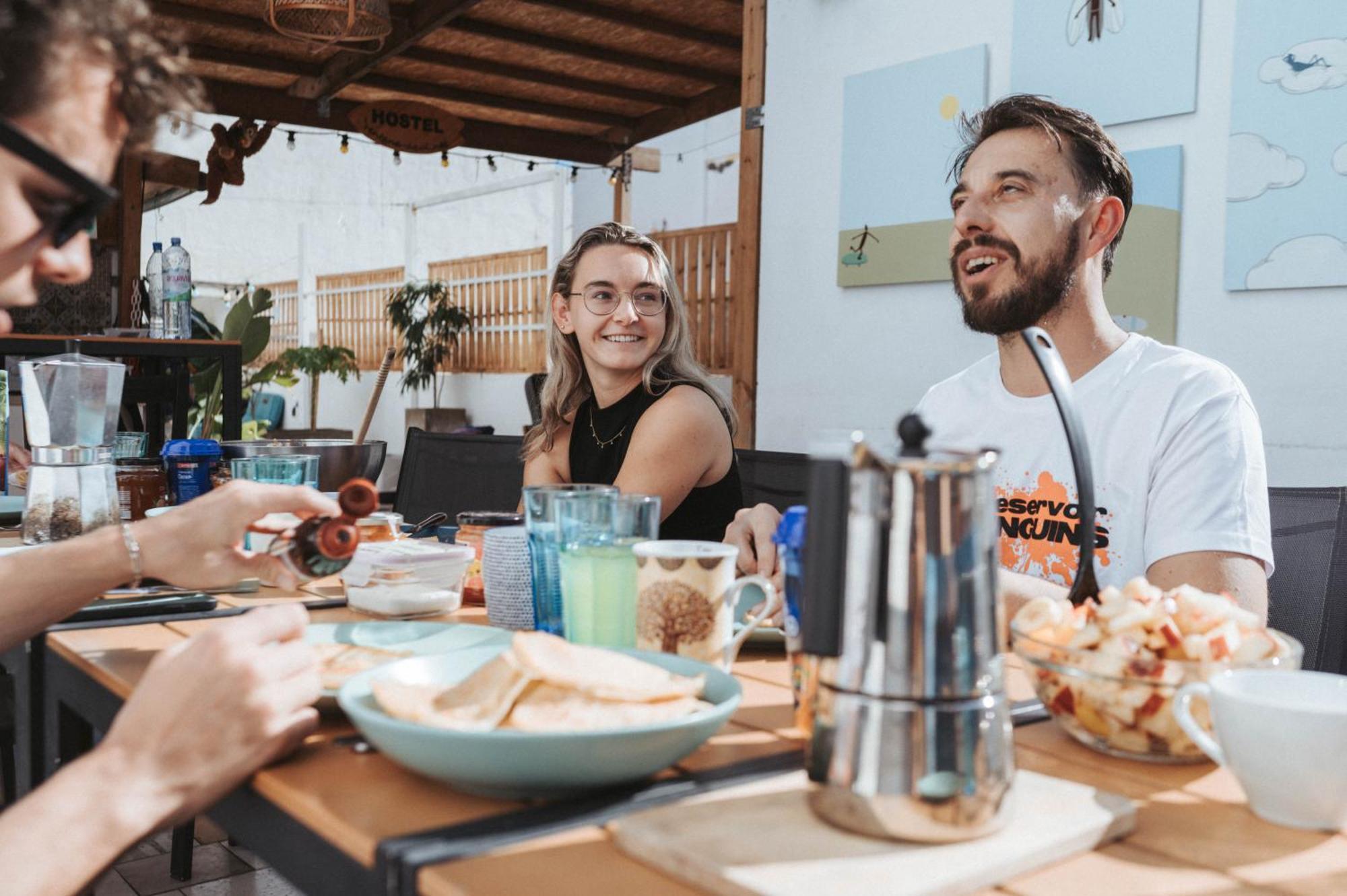 لاس بالماس دي غران كاناريا La Ventana Azul Surf Hostel المظهر الخارجي الصورة